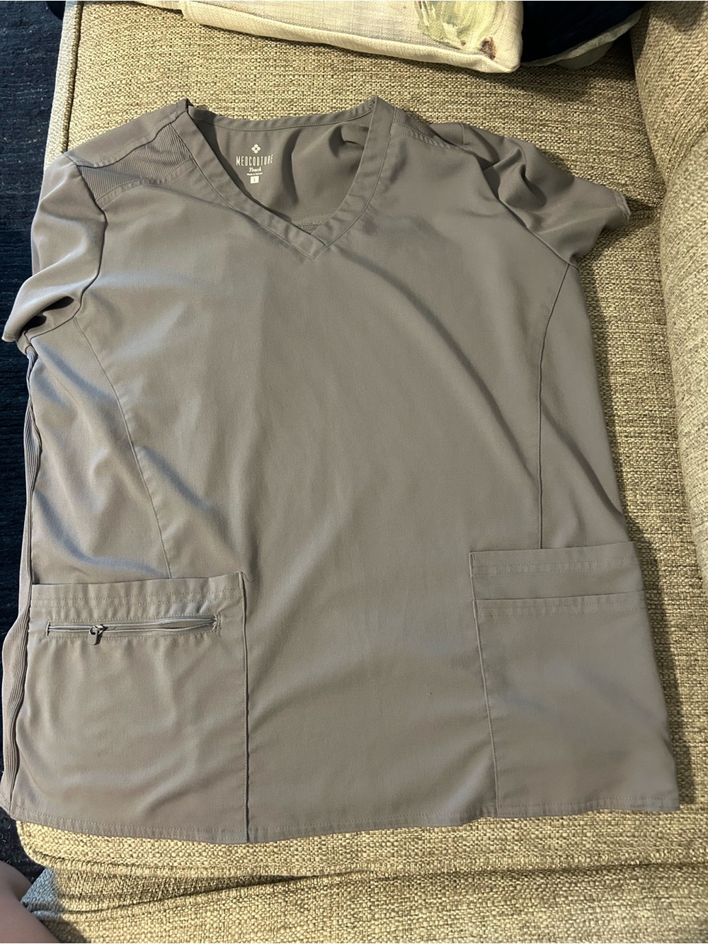 Med Couture Women's V-Neck Scrub Top and pants in Gray Large